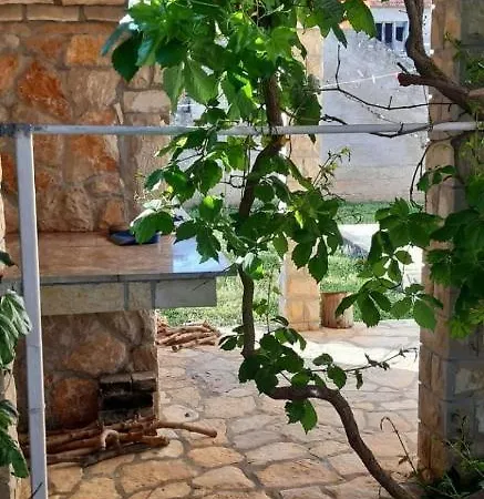 Holiday Jaroje- 80m From Beach Pašman